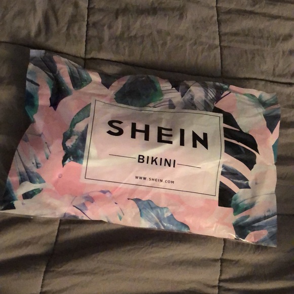 Bikini - Picture 2 of 2